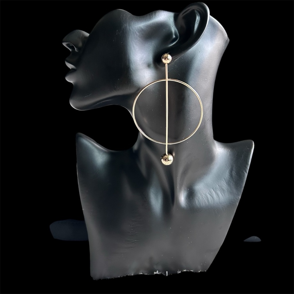 Elegant Gold Hoop Earrings